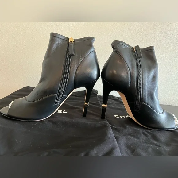 CHANEL Short Boot 19C Stretch Lambskin Leather Peep Toe Gold Cc Logo Ball Sz 40 - Picture 5 of 8